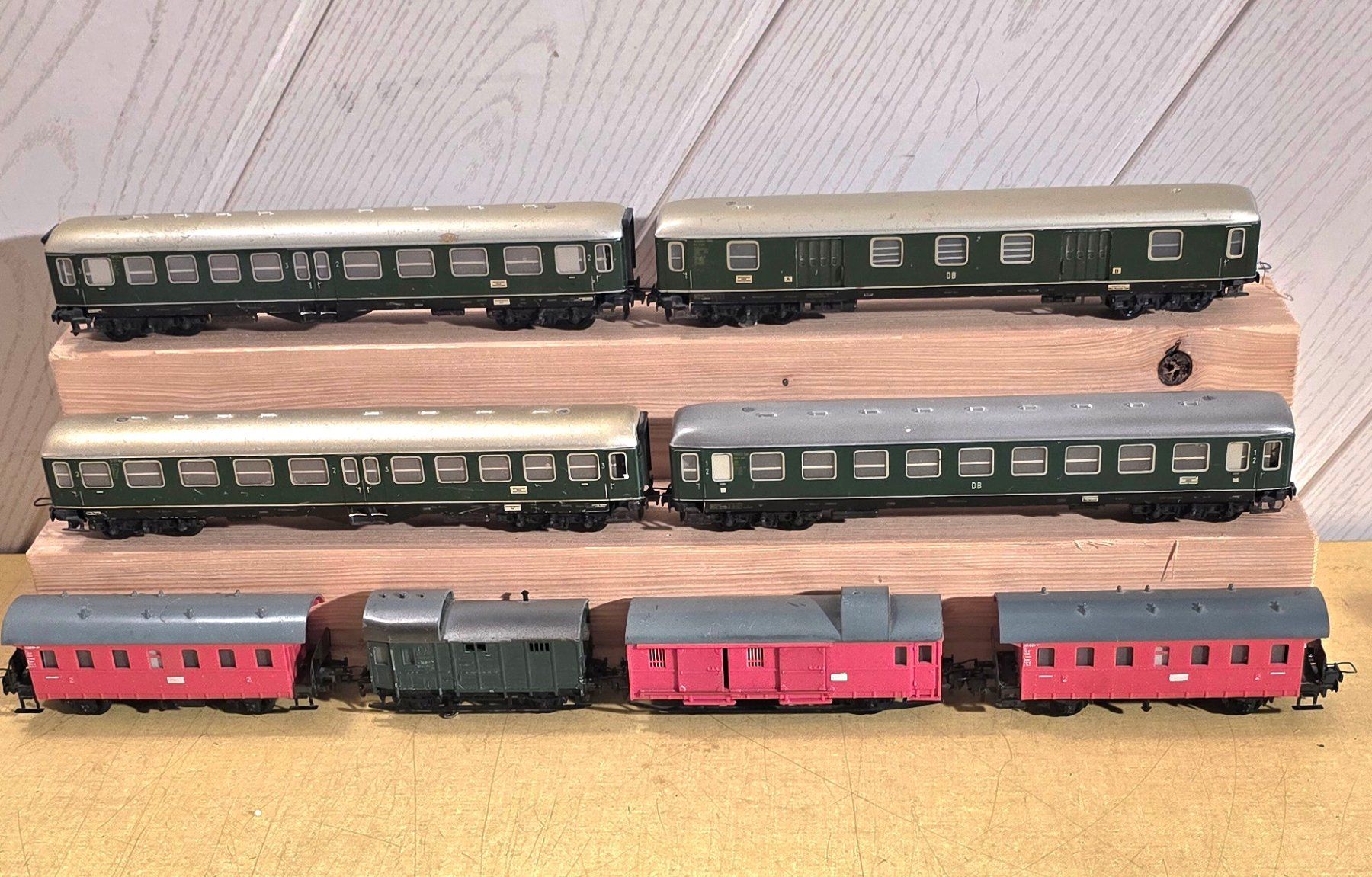 Trix Modellini di ferrovie: TRIX - EXPRESS - 8 diverse Wagen - gemäss Bilder - gebraucht – Usato da Biel/Bienne venduto da Fischhene
