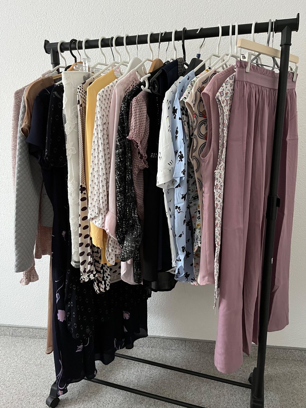 Lotti di vestiti: Kleiderpaket Damen Gr. M/L – Nuovo (secondo la descrizione) da Triesen venduto da dardaleni