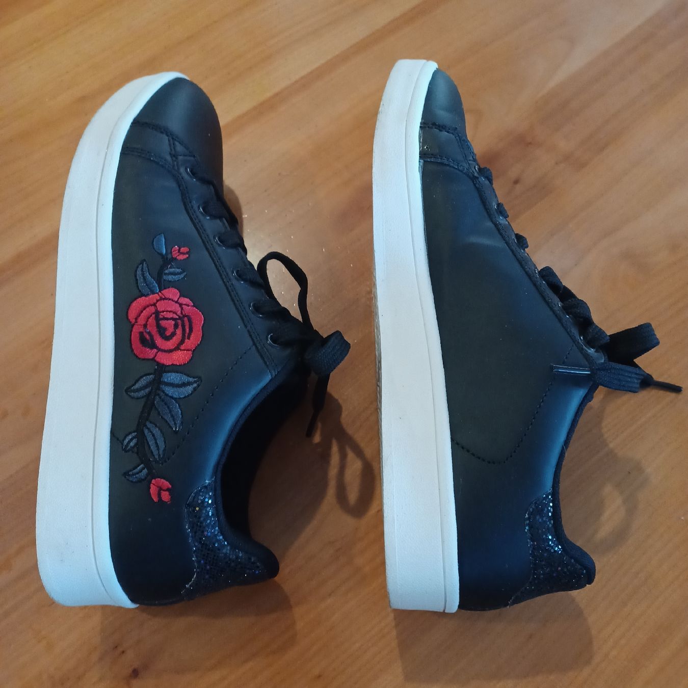 Scarpe da donna: Damenschuhe , Turnschuhe , Sneaker? , Grösse 40 – Usato da Waldkirch venduto da Fantasia-101 1