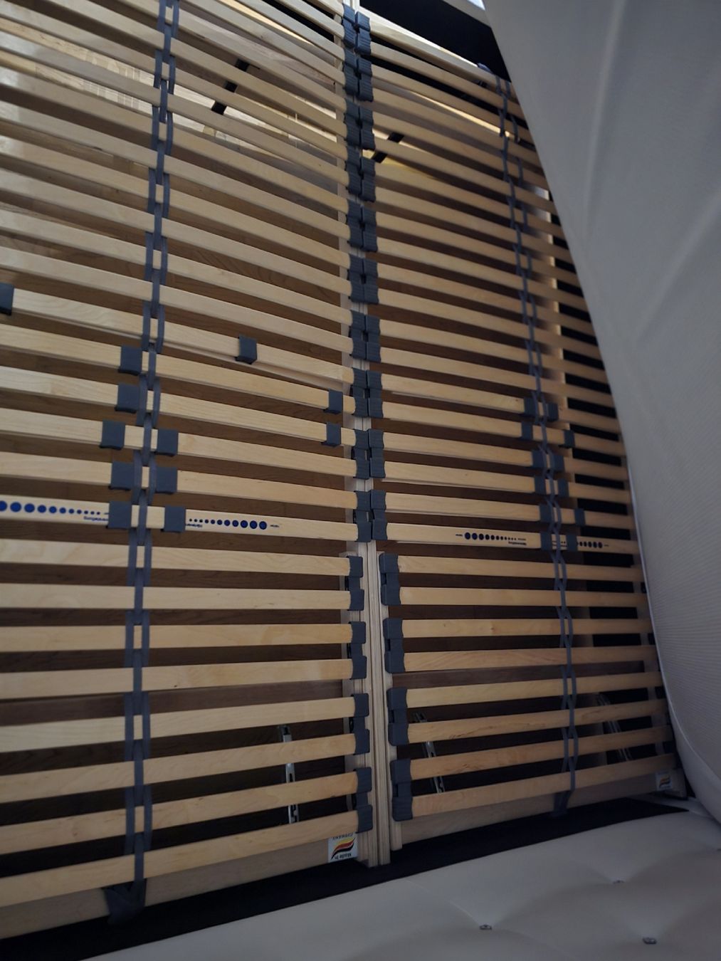 Lits: Bett mit Ziersteinen – D'occasion à Romanshorn par lhe_6vkw 1