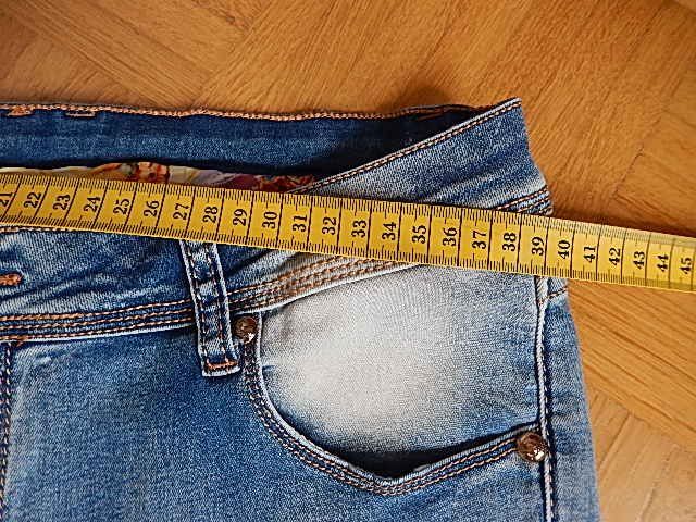 Jeans: Jeanshose (kurz) MOZZAAR – Usato da Aesch venduto da alaine6262 3