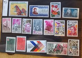 FRANCE timbres neufs ** ~1972-73