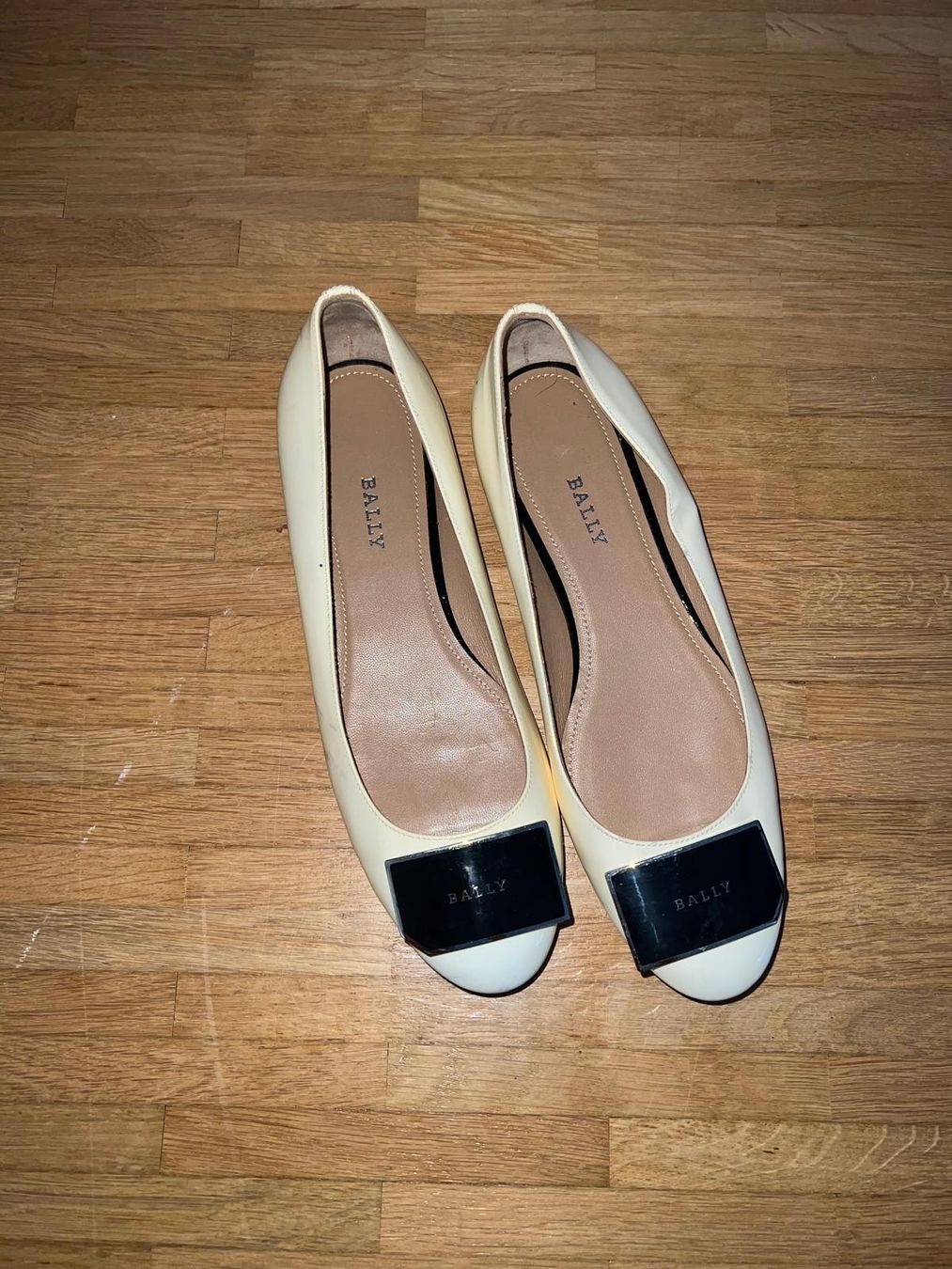 Bally Scarpe da donna: Bally Ballerinas Gr. 38 Lackleder Creme – Usato da Jona venduto da admirvukovic 2