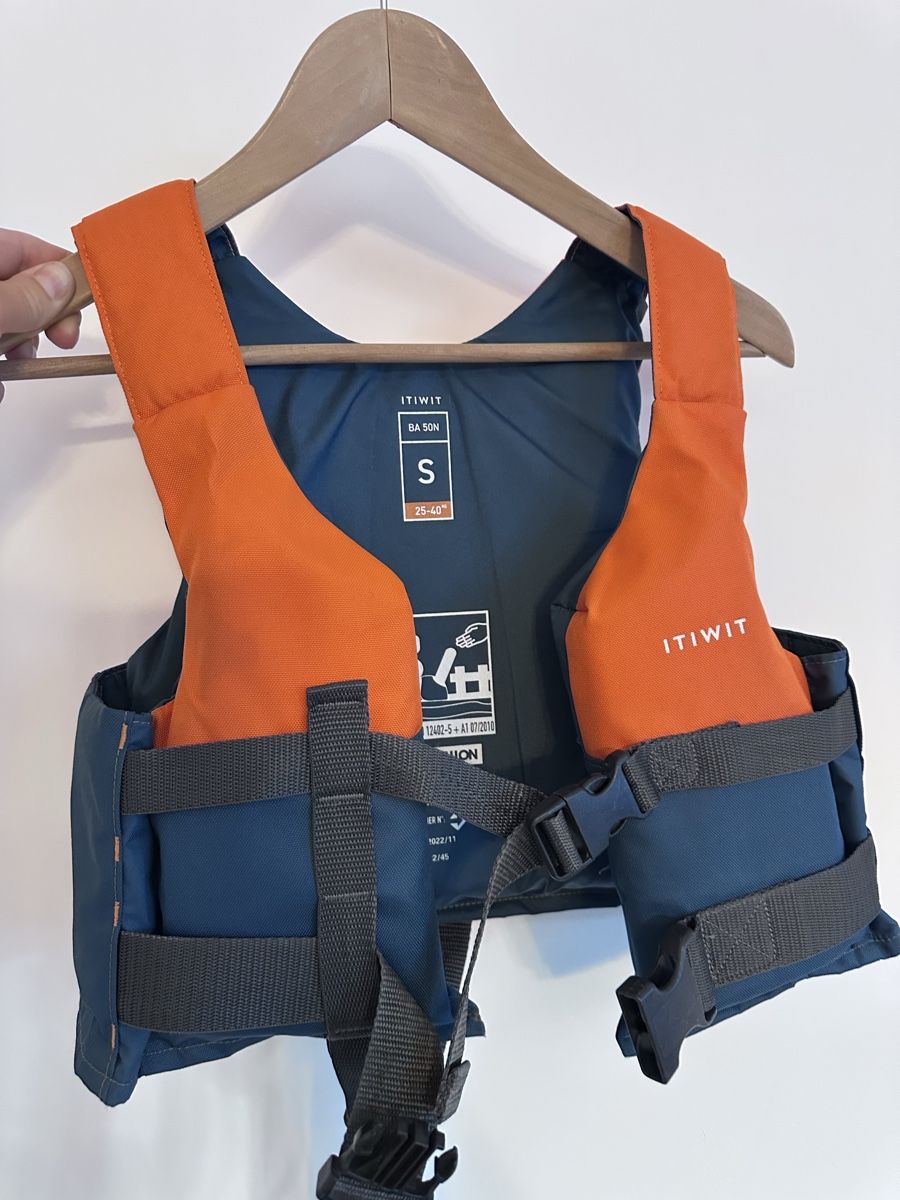 Decathlon Schwimmwesten: Life jacket 25-40kg – Gebraucht aus männedorf von stina_01