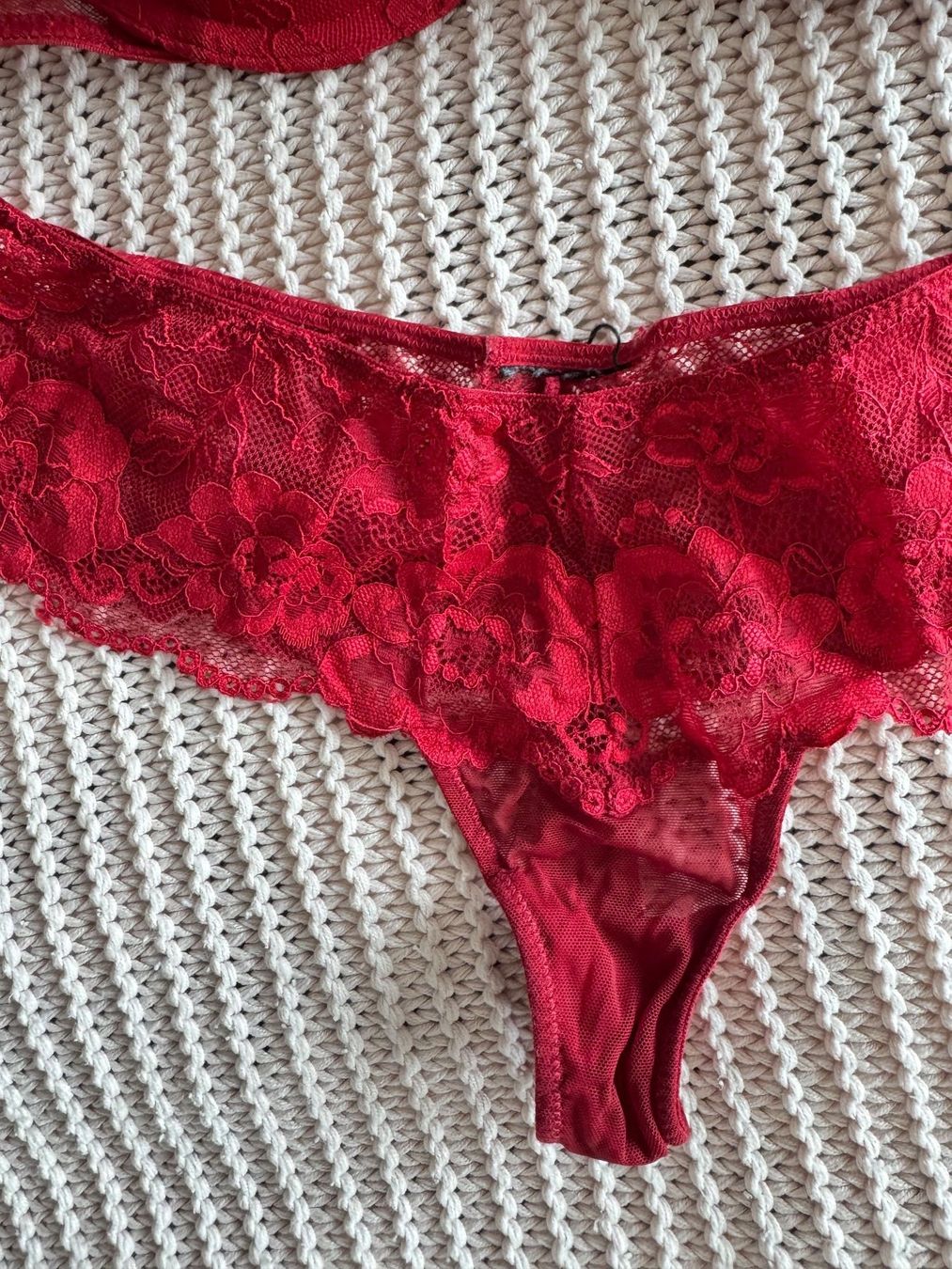 Altra biancheria intima: Ensemble lingerie rouge – Usato da Montreux venduto da Izapechee 1