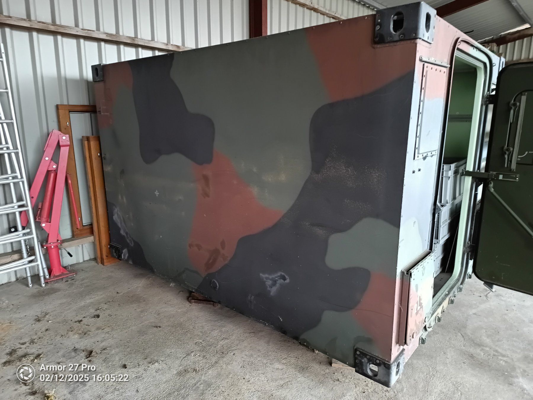 Contenitori edile: Funkcontainer der D-Bundeswehr – Usato da Hallwil venduto da Henryzb