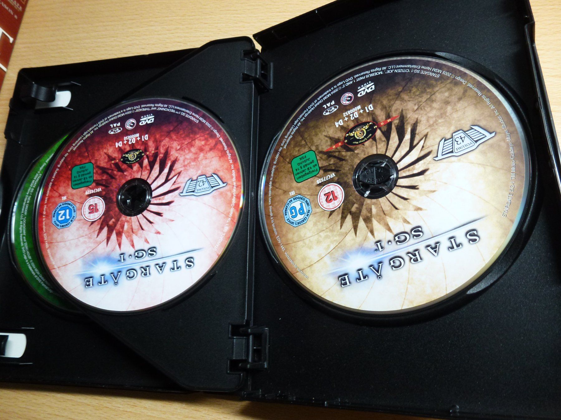 Tutti i DVDs: Stargate Staffel 8 (6DVD) – Usato da Hombrechtikon venduto da Maloev17 4