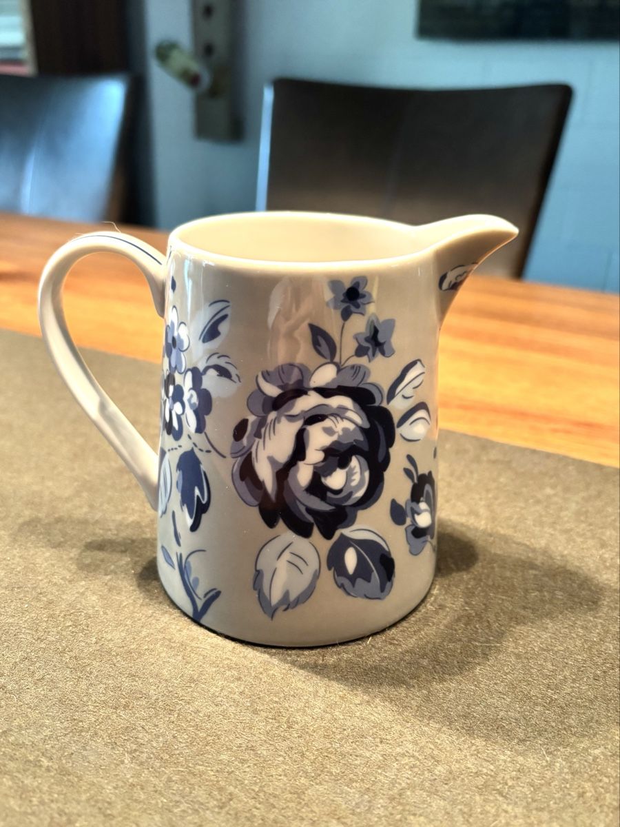 Greengate Geschirrsets: Milchkännchen Greengate floral blau - grau – Neu (gemäss Beschreibung) aus Elsau von Gigelix