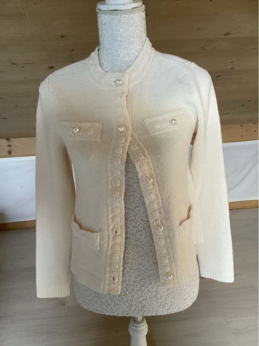 H&M Jacken: H&M Strickjacke, Crème, Grösse XS – Gebraucht aus Steckborn von smilla70