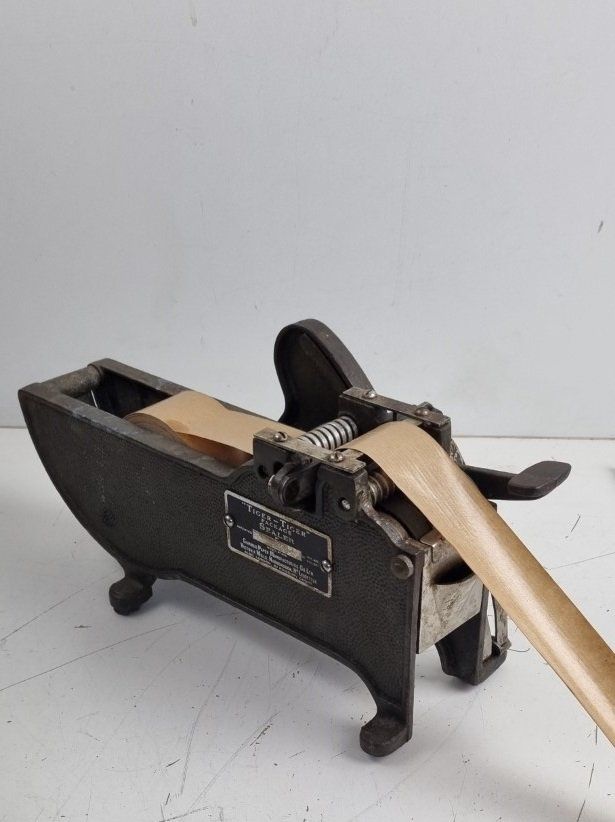 Tutte le macchine: Tiger-Tiger Package Sealer Aufroller England – Usato da Flums venduto da Flumsantik 1