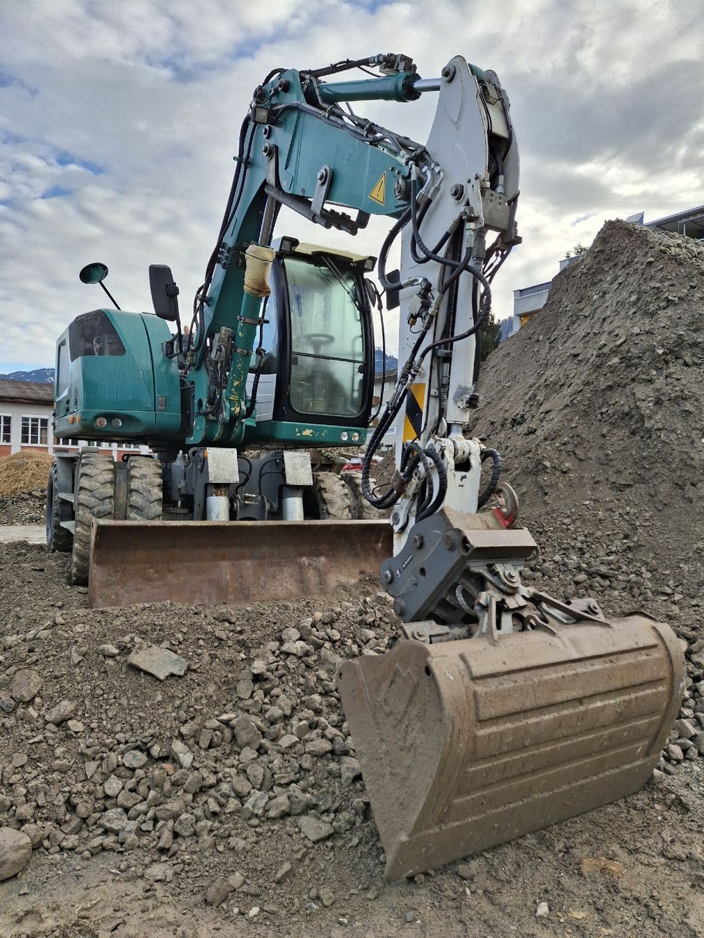 Liebherr Escavatori: Liebherr A 910 Compact Bagger Jahrgang 2014 – Usato da kägiswil venduto da Waltiming1968 3