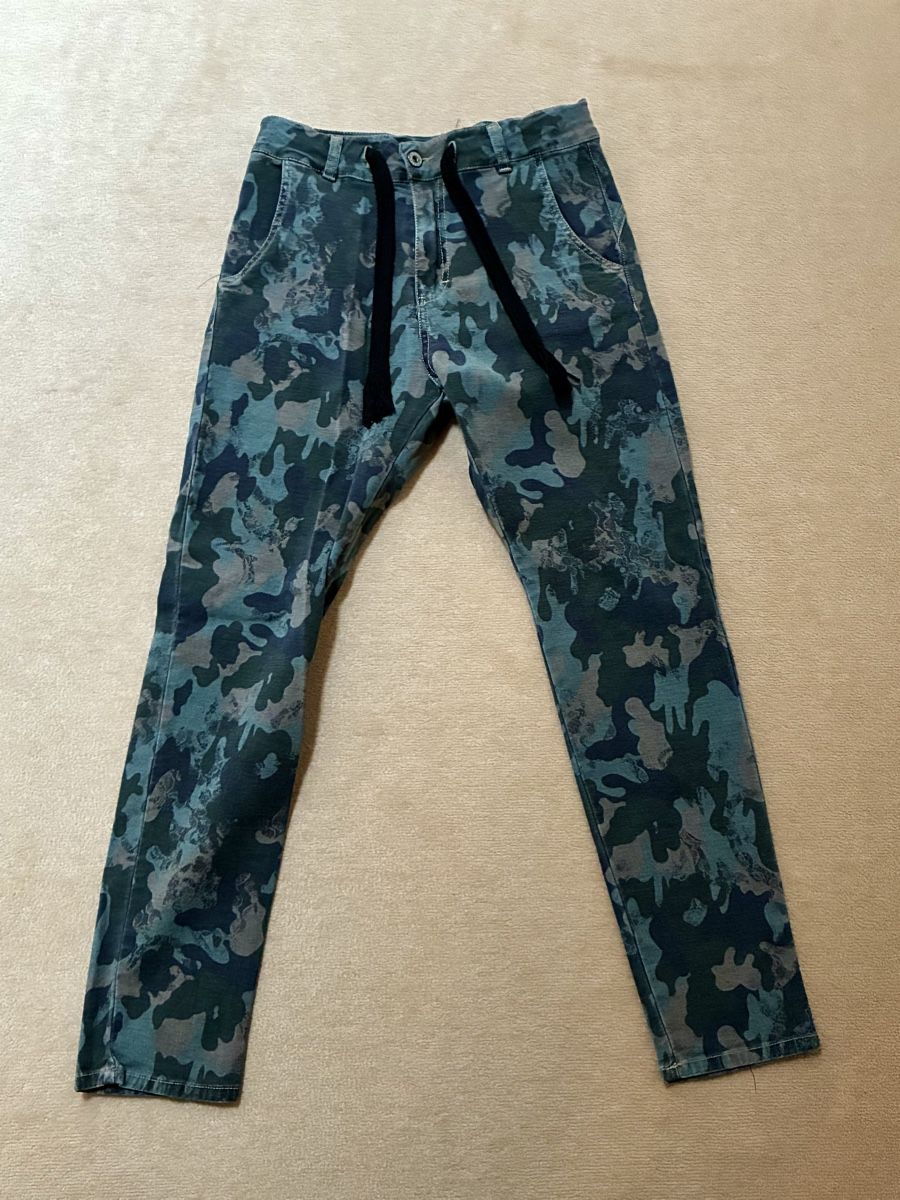 Please Jeans Hosen: Hose PLEASE Camouflage Muster Grösse Small – Gebraucht aus Schaan von RicX-10