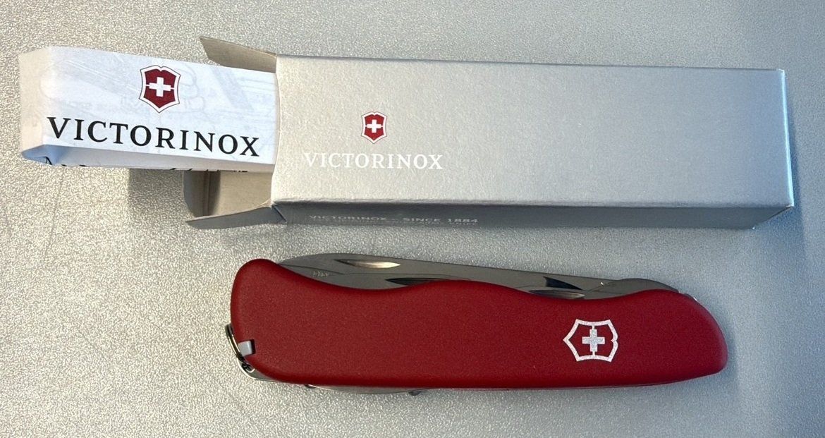 Coltelli tascabile: Victorinox 111mm Picknicker 0.8353 – Nuovo (secondo la descrizione) da Schwyz venduto da chriesibraegel_1291 1