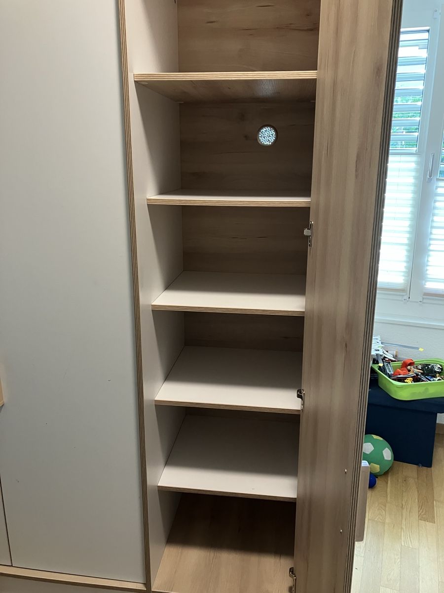 Armadi: Kleiderschrank Kinderzimmer  – Usato da Unterägeri venduto da cha_05 1