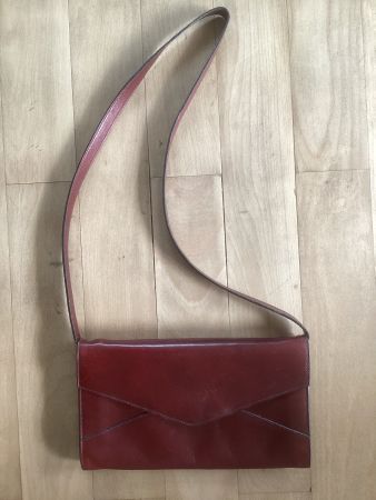 Ledertasche in dunkelrot