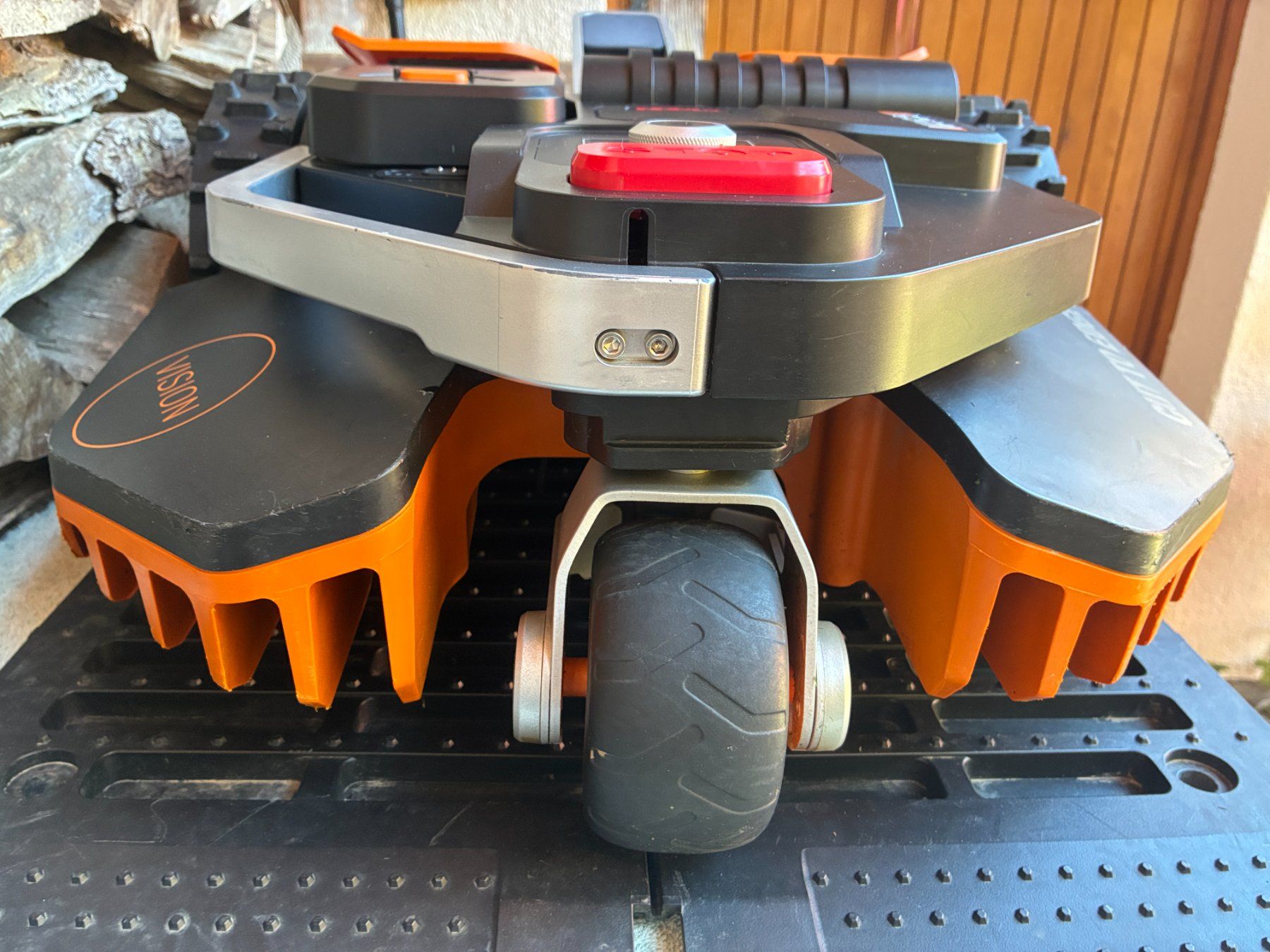 Worx Rasenmäher: Worx Landroid Vision L1600 mit Garage – Gebraucht aus Egnach von Jet700 4