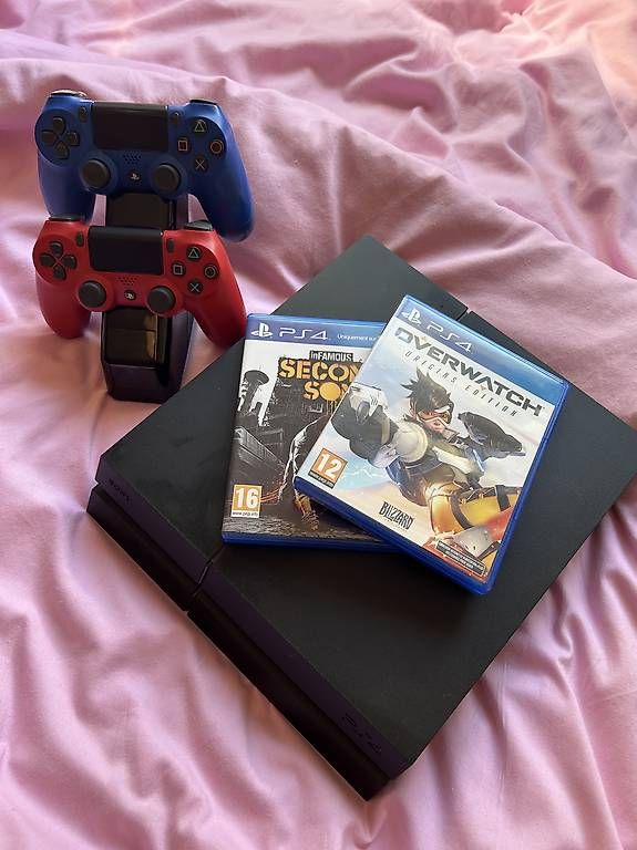Sony Console: Ps4 + manettes et support + 2 jeux – Usato da Lausanne venduto da ana_nz76 2