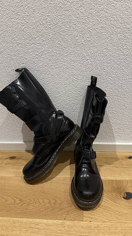 Damenschuhe: Dr. Martens Stiefel – Neu und originalverpackt aus Frauenfeld von Rebecca.97