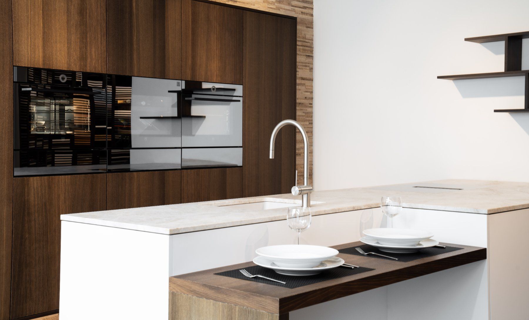 Cuisines complètes: Moderne Ausstellungsküche – Neuf (Voir description) à Eschlikon TG par neu.kuechen