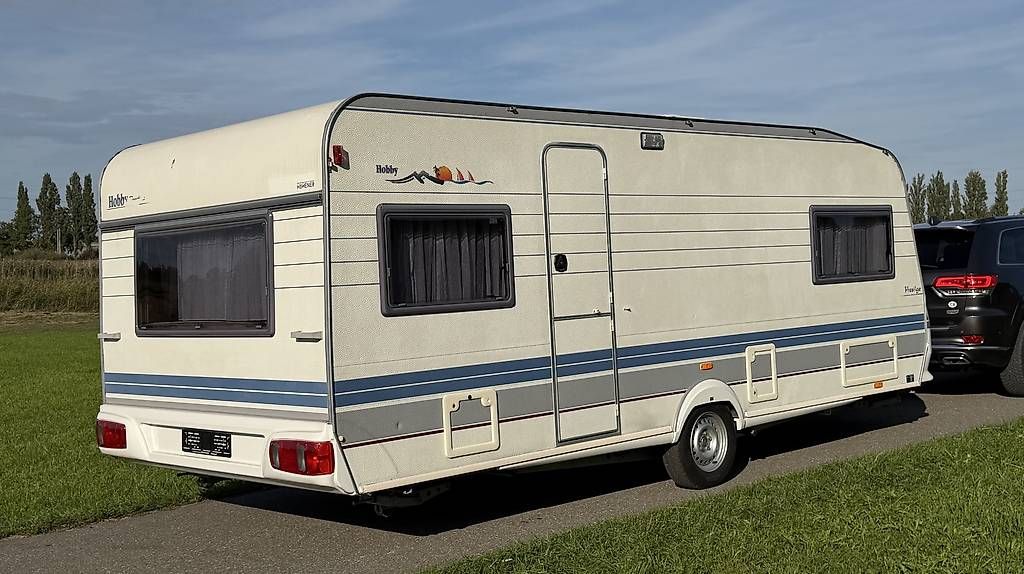 Veicoli da campeggio: Wohnwagen Hobby 560 UL Prestige – Usato da St. Gallen venduto da Urmel012