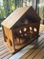 Puppenhaus aus Holz mehrstöckig