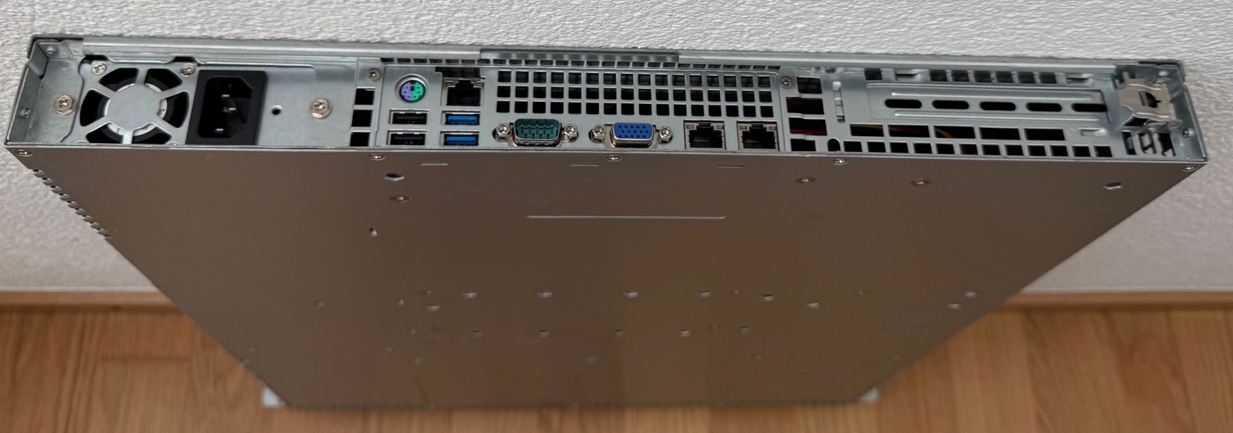 Intel Server: Thomas Kernn - 2HE Intel Single CPU RI1104H Server – Usato da Tann venduto da Speedesel 1