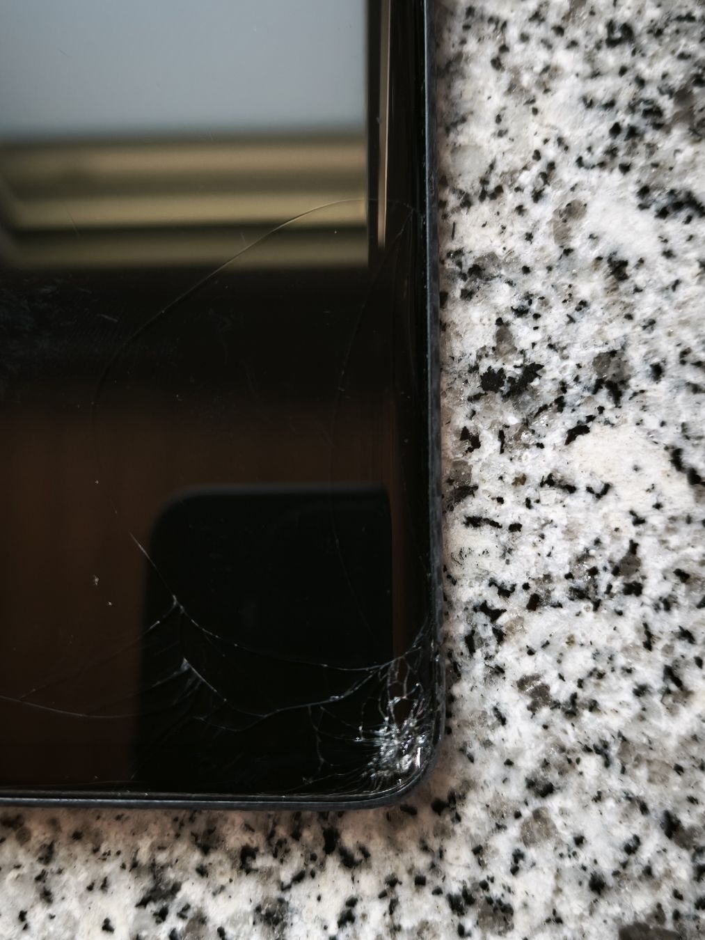 Samsung Portables: Samsung Galaxy S9+ Edge mit Displaybruch – D'occasion à Neuendorf par swiss-stuff 1
