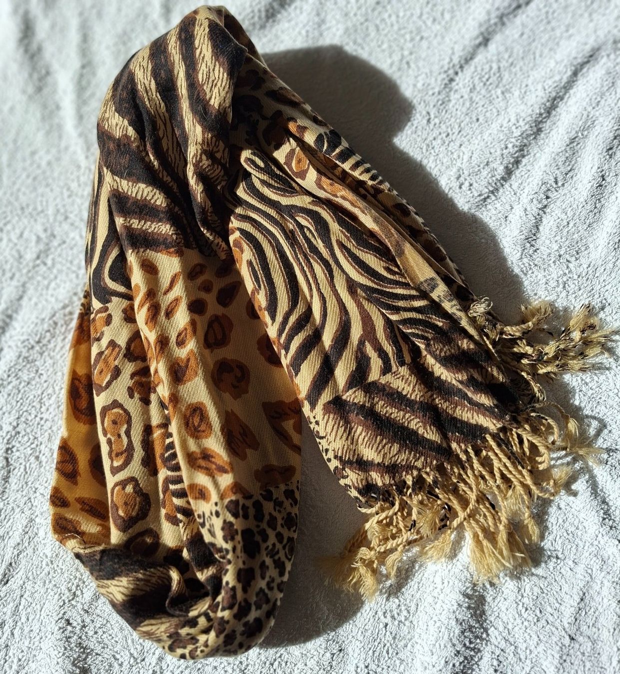 Foulard & Sciarpe: Anschmiegsamer Schal – Usato da Stäfa venduto da meridianum