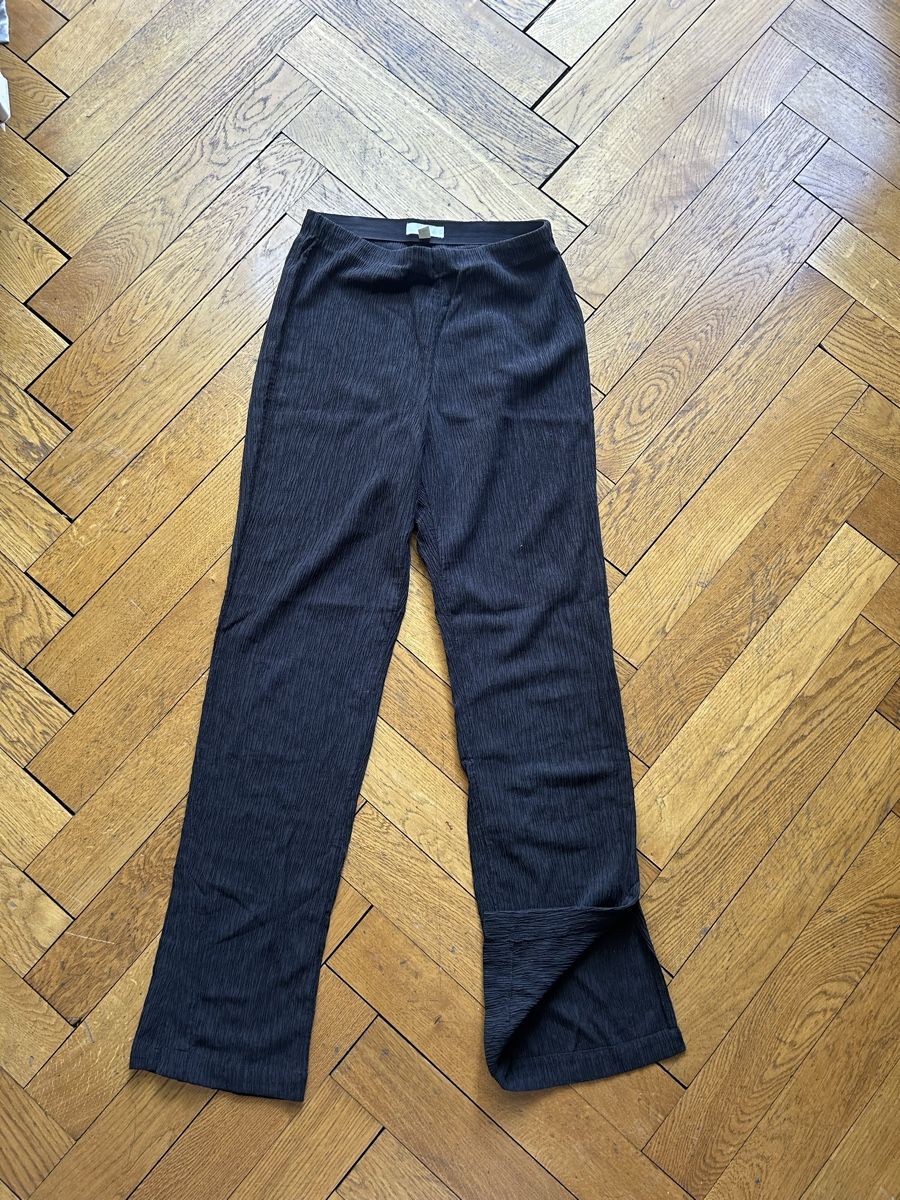 H&M Pantaloni: Leichte Hose plissiert H&M – Usato da Schlieren venduto da LucyGre