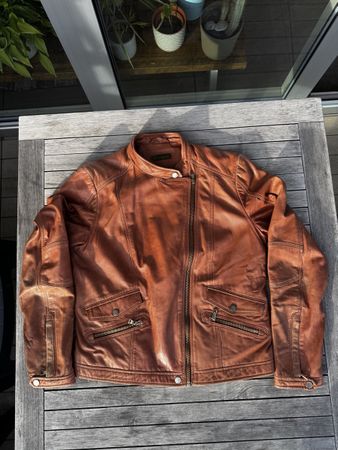 Veste en cuire couleur terre cuite 
