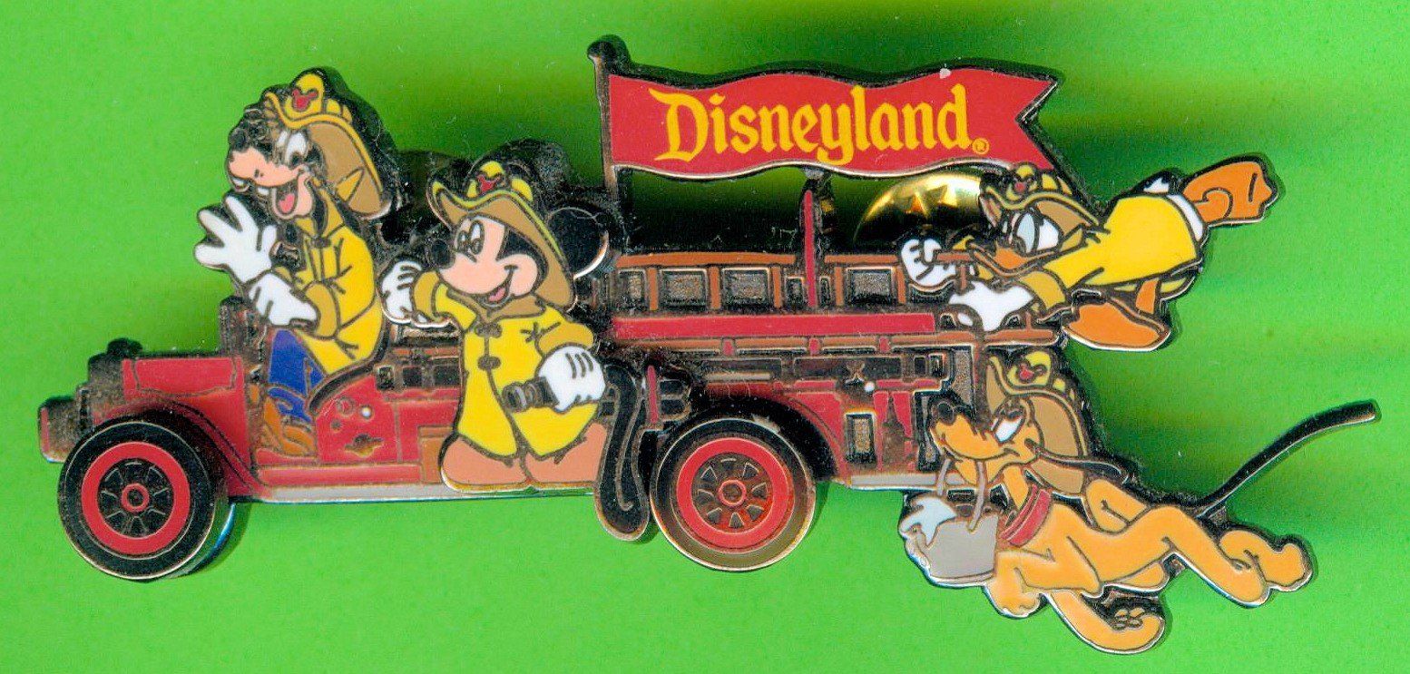 Disney Plaketten & Abzeichen: DISNEY  Disneyland  FEUERWEHRAUTO – Gebraucht aus Winterthur von Sammleroase
