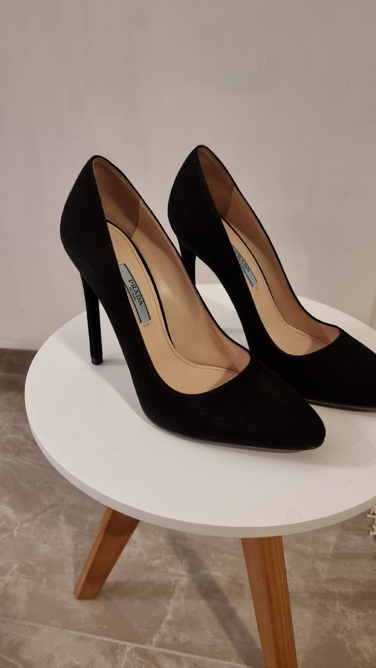 Prada Damenschuhe: Elegante Prada Wildleder Pumps Gr. 36.5 – Neu (gemäss Beschreibung) aus Lengnau BE von Thanu1994