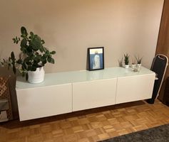 IKEA Besta TV Bank mit Glassoberfläche 180x42x38