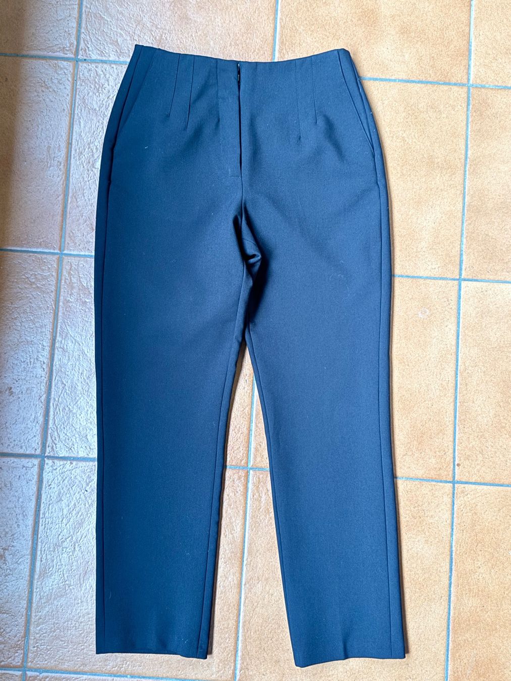 Mango Hosen: Pantaloni neri Mango – Neu (gemäss Beschreibung) aus Bellinzona von bul_mvy5
