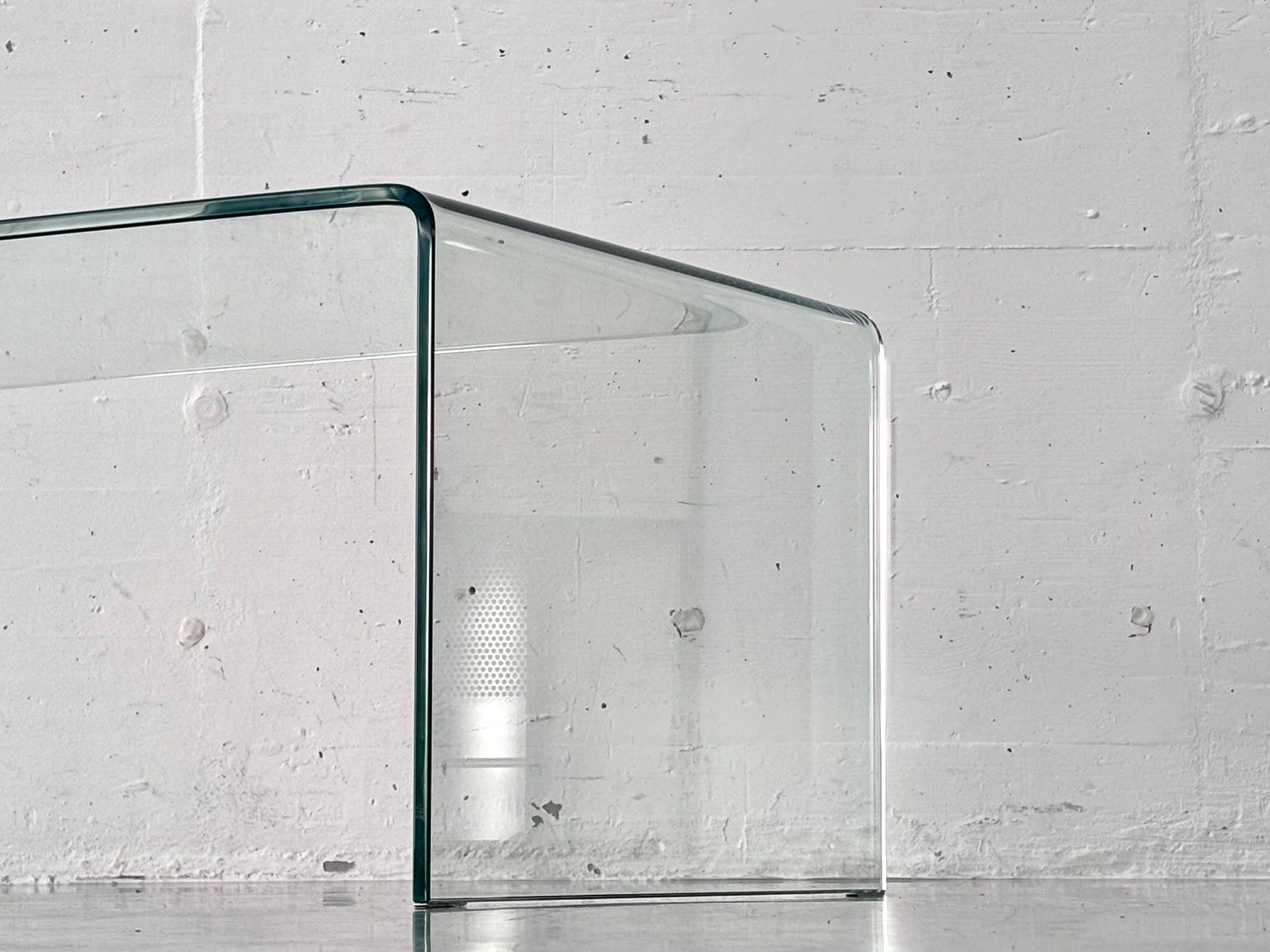 Tische: Minimalistischer Couchtisch aus gebogenem Glas – Gebraucht aus Zürich von LeMoege 7