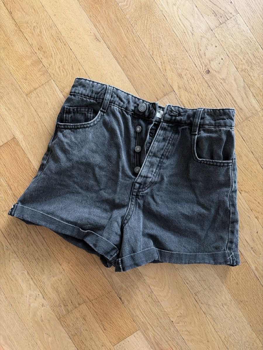 Hosen: Shorts en jean gris taille 36 – Neu (gemäss Beschreibung) aus Martigny von O96