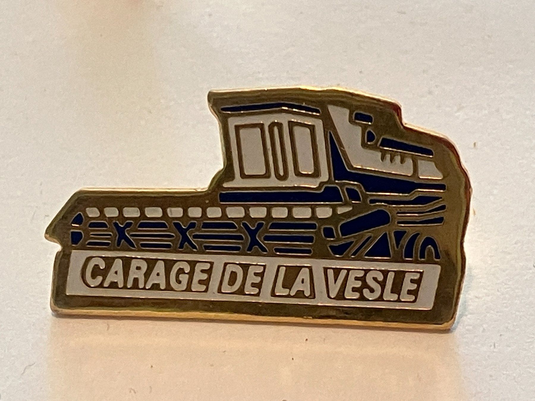 Placchette & Badge: 1 Pin Garage de la Vesle – Usato da Basel venduto da djwwpp
