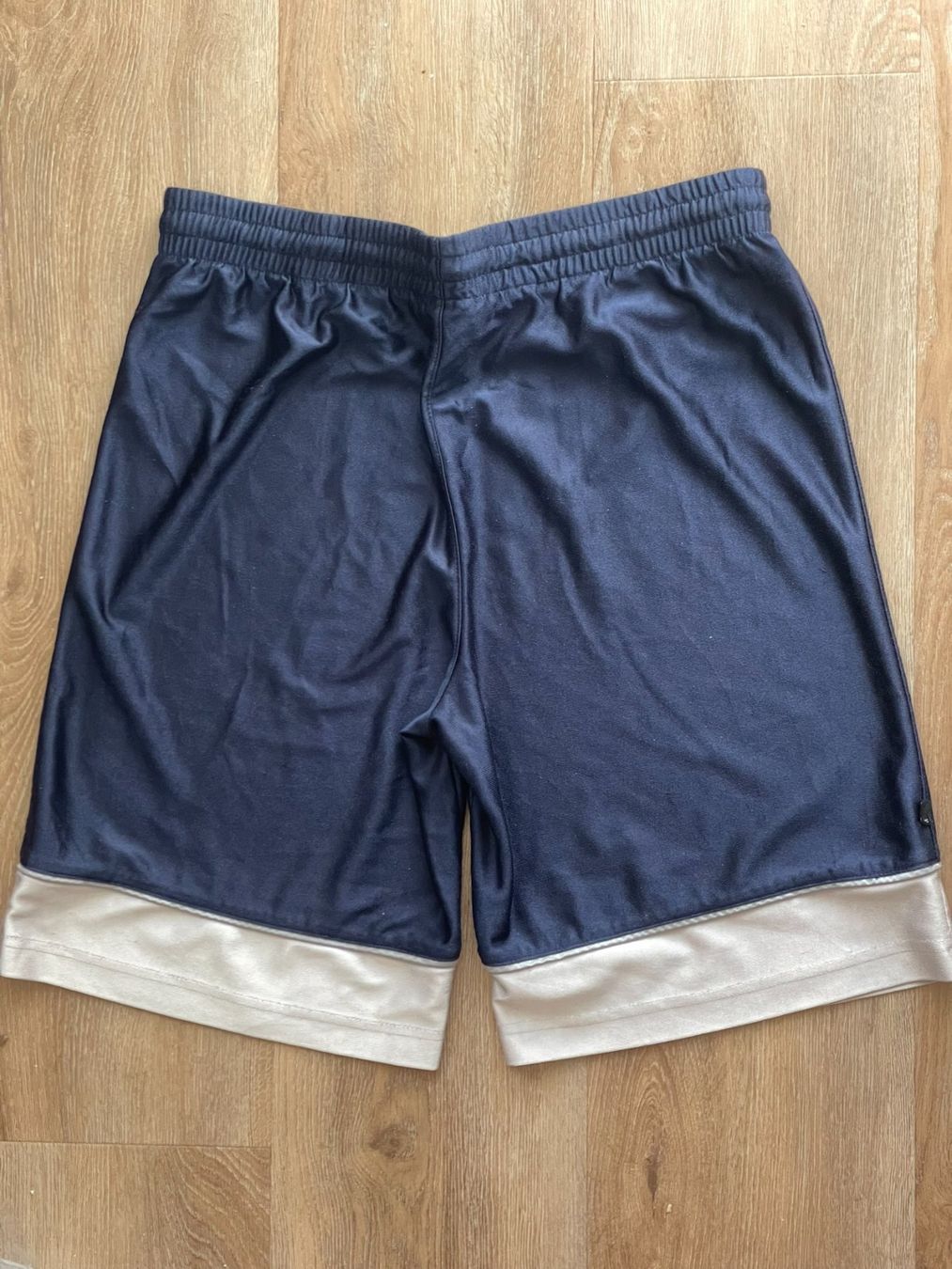 Jordan Canottiere & Pantaloni: Jordan Basketball Short – Usato da Genève venduto da sha_rrt5 1