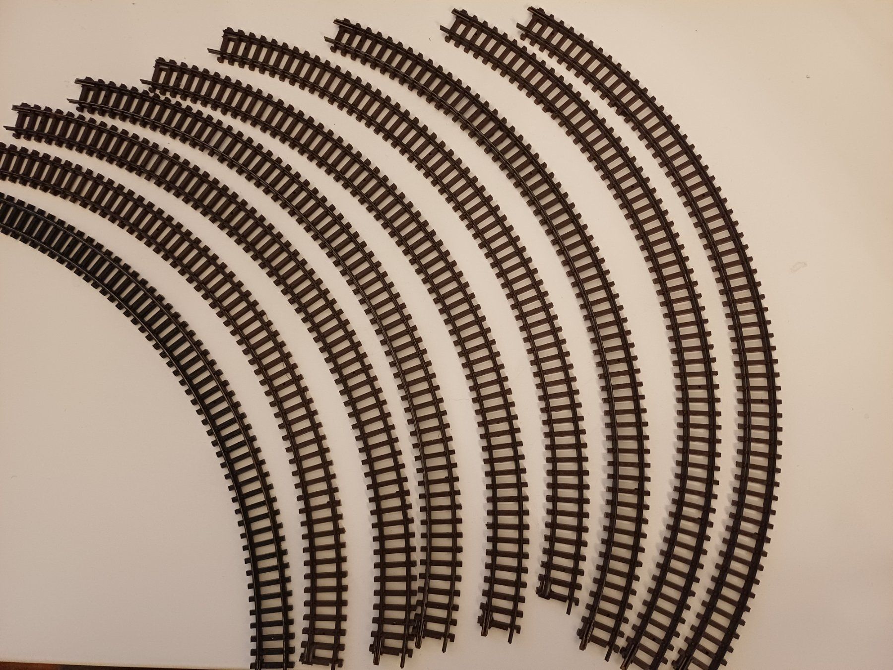 Arnold Modellini di ferrovie: Arnold 0192 gebogenes Gleis 90° Radius 1 – Nuovo (secondo la descrizione) da Lausen venduto da Hannes1309