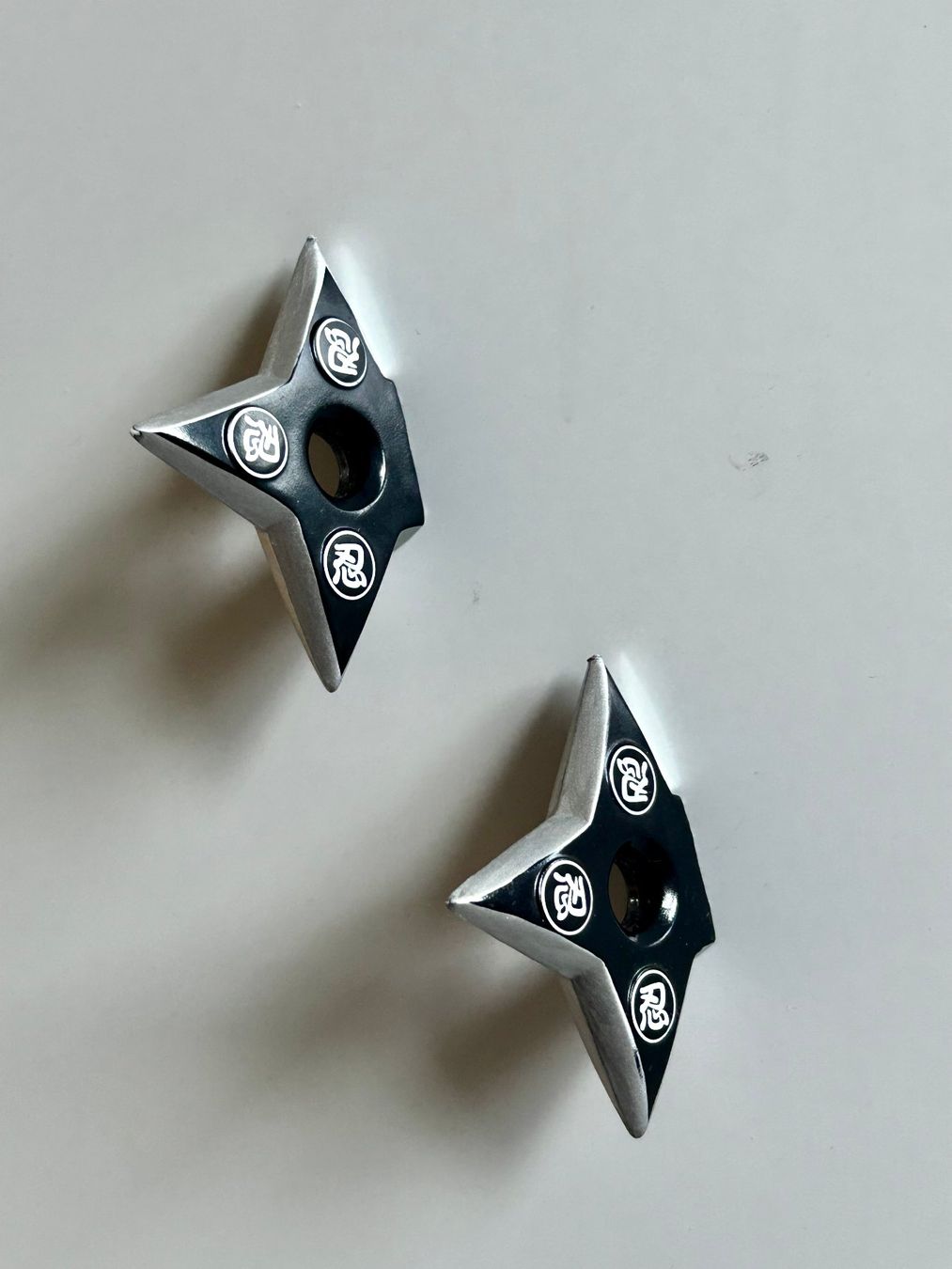 Calamite: 2er-Set Shuriken-Magnete – Usato da Dietlikon venduto da Mankai 6