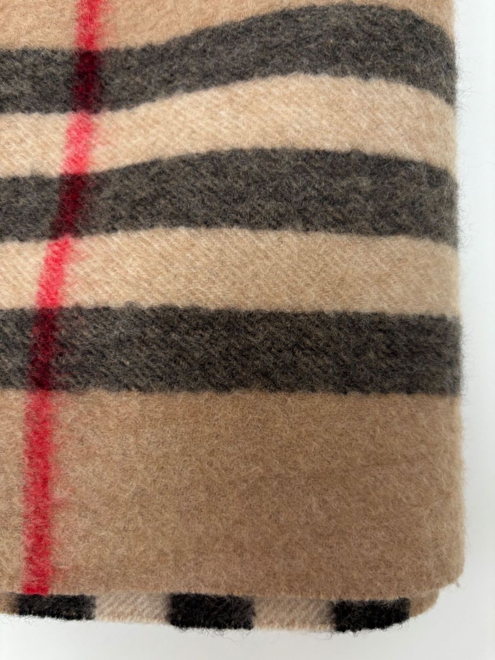 Burberry Foulard & Sciarpe: BURBERRY  Kashmir Rundhalsschal 70x30cm – Usato da Herrliberg venduto da mayfi 4
