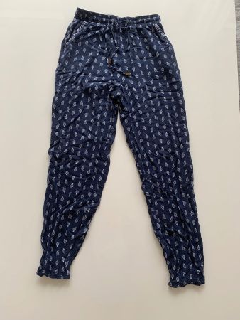 Blaue Stoffhose