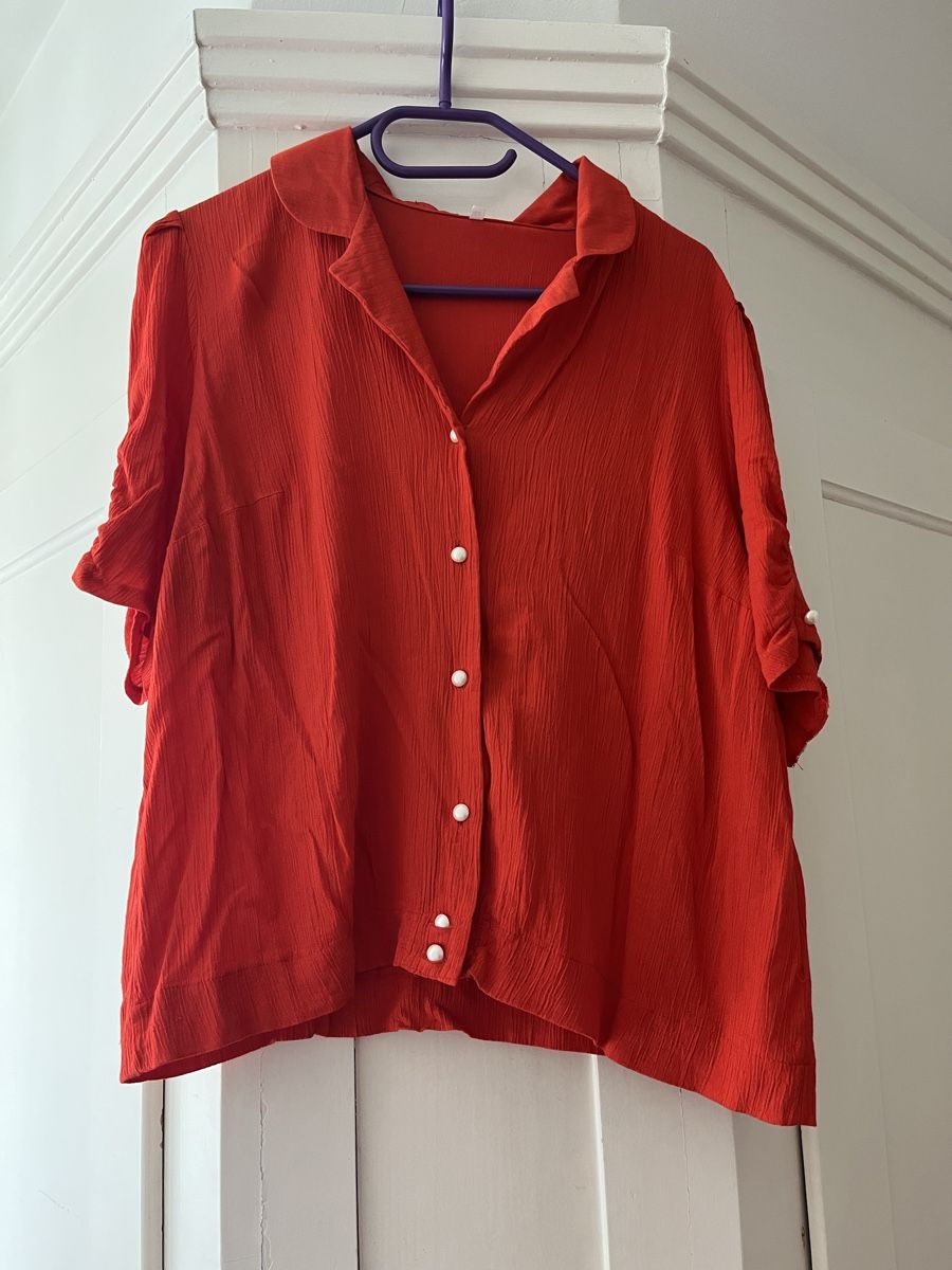 Blusen: Schöne Bluse mit Perlen – Neu (gemäss Beschreibung) aus Zürich von Closetbesties