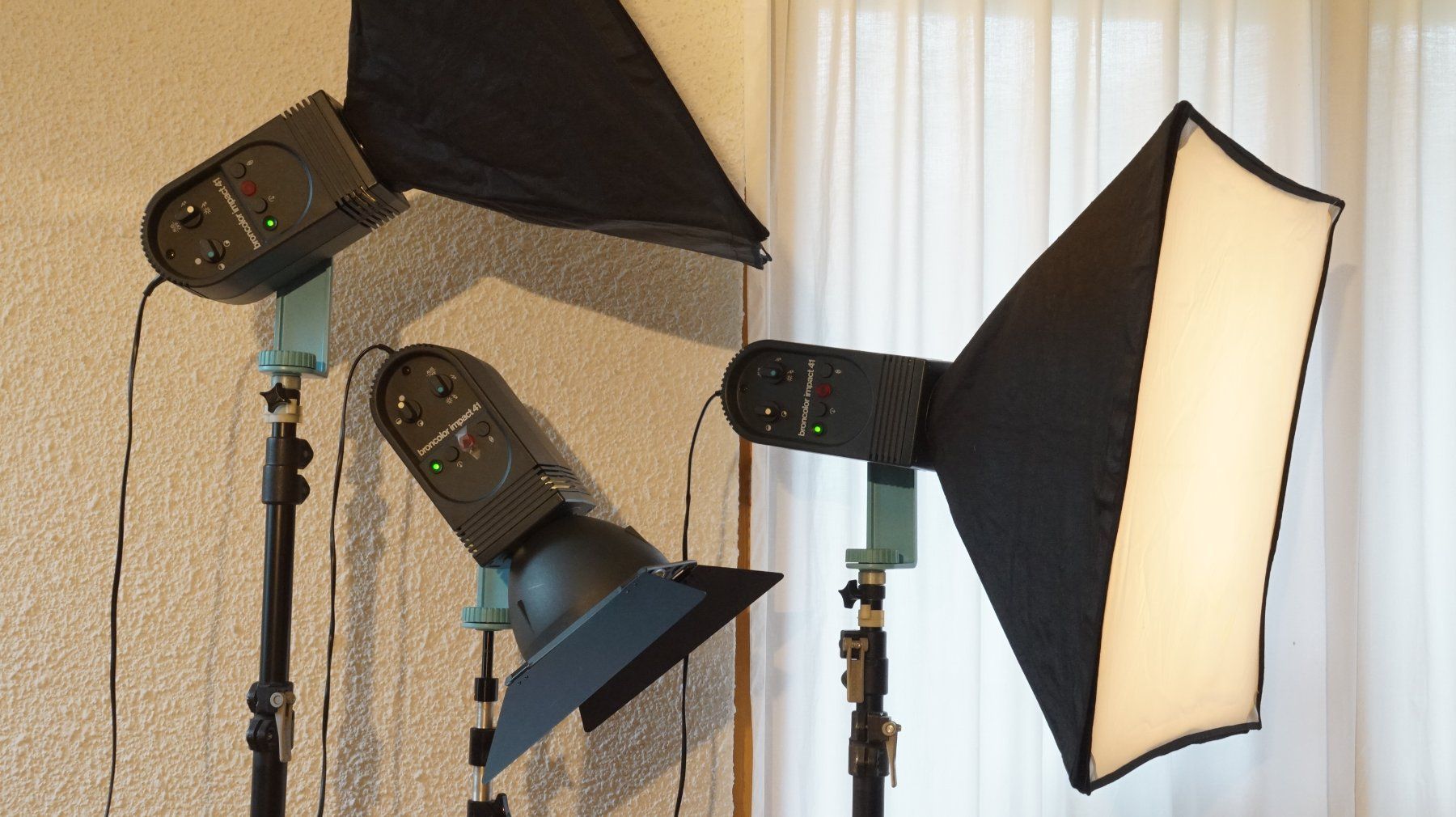 Broncolor Flash: Broncolor Blitzanlage mit org. Koffer & Stativen – Usato da Wohlenschwil venduto da steyr185 2