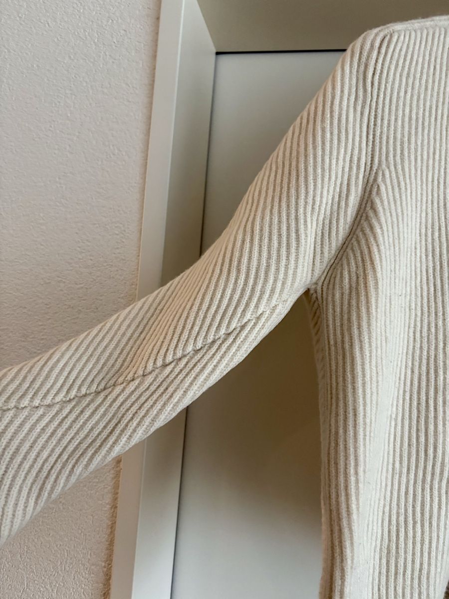 Maglioni & Felpe: Wool Oversized V-Neck Sweater - Perfect for Autumn – Usato da Zürich venduto da ron_t88f 2
