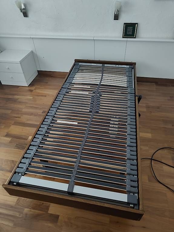 Letti: Bett mit elektronischem Lattenrost  – Usato da Ernetschwil venduto da Picnyd 4