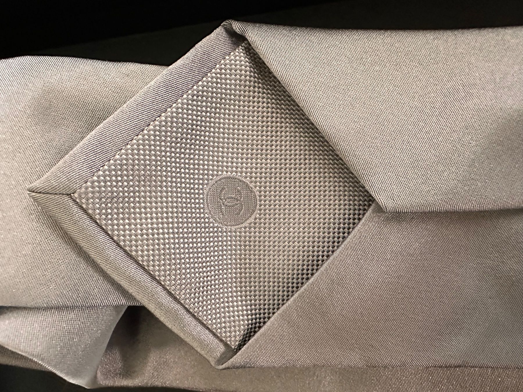 Chanel Cravatte: Cravate Chanel – Nuovo e nell'imballaggio originale da Bouveret venduto da seb_rjx8 2