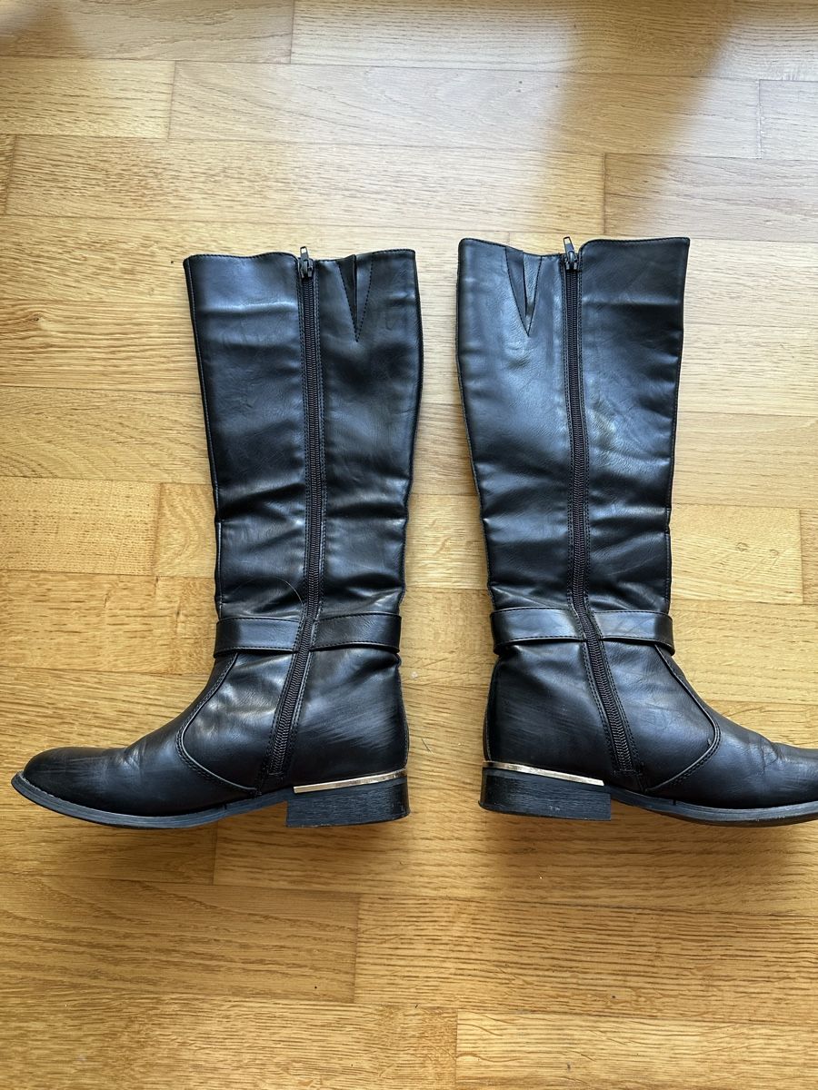 Scarpe da donna: schwarze Stiefel, Grösse 37 – Usato da Olten venduto da sar_zs6d 1