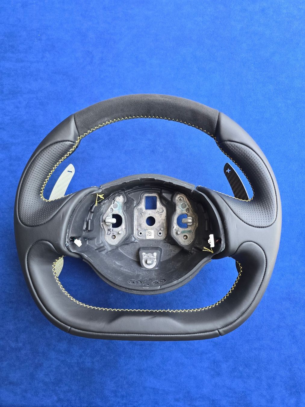 Alfa Romeo Tutti pezzi di ricambio auto: Alfa Romeo 4C magnetic Paddle shifter – Nuovo e nell'imballaggio originale da Lömmenschwil venduto da .R.ST. 4