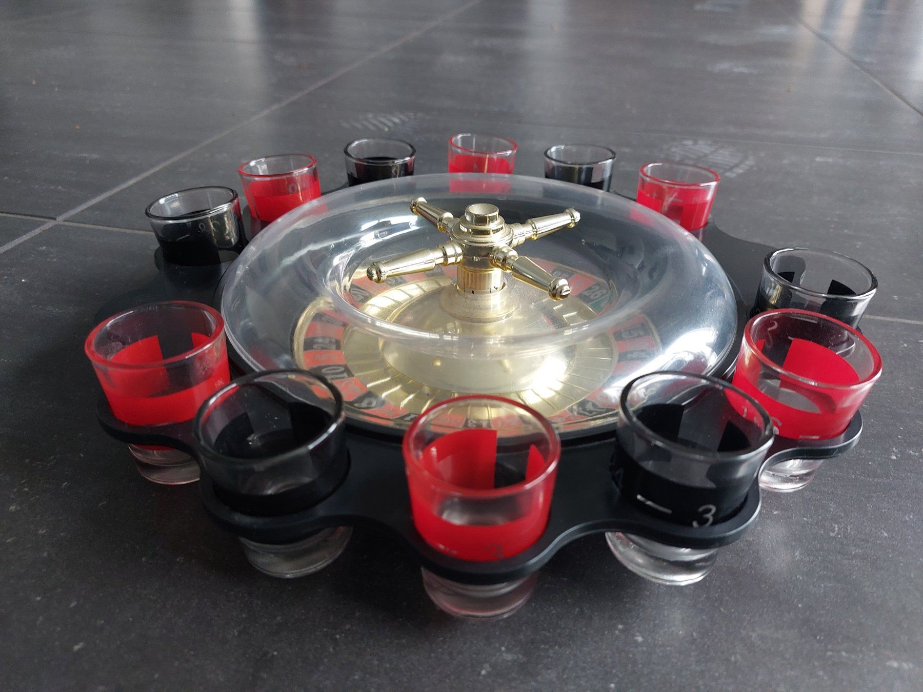 Giochi: Shotglas Roulette – Nuovo (secondo la descrizione) da Siebnen venduto da LastChanc2